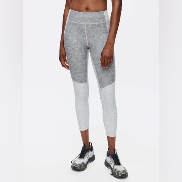 Outdoor Voices Gray & White Colorblock 7/8 Leggings | Low Rise | Size Medium - Picture 2 of 6